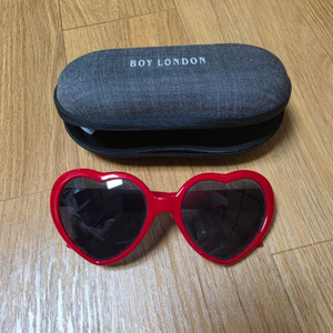 하트 선글라스 + 보이런던 케이스 세트 이미지