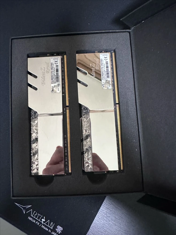 지스킬 로얄 4800 cl17 8x2gb 이미지