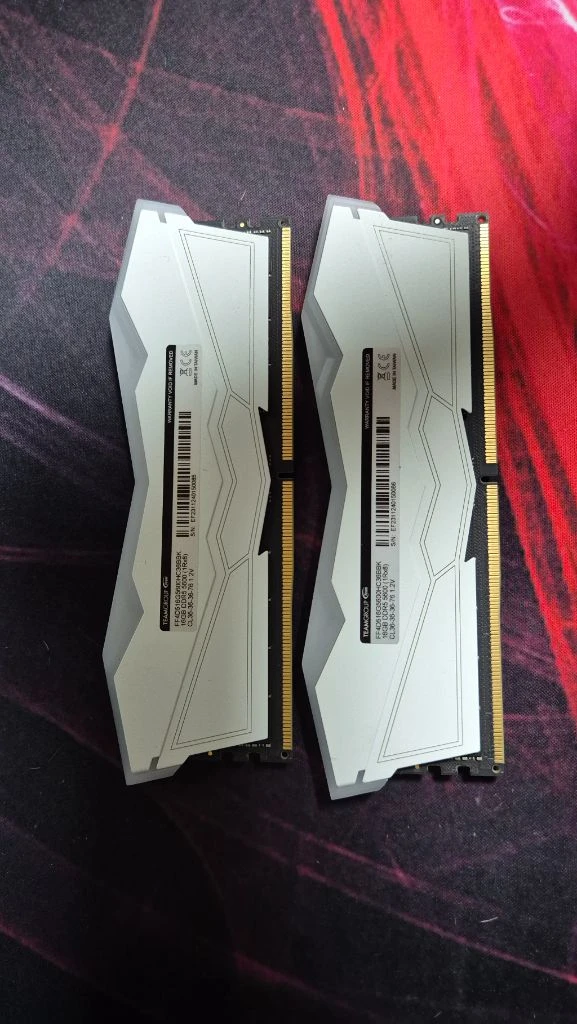 RGB DDR5 32GB 메모리 이미지