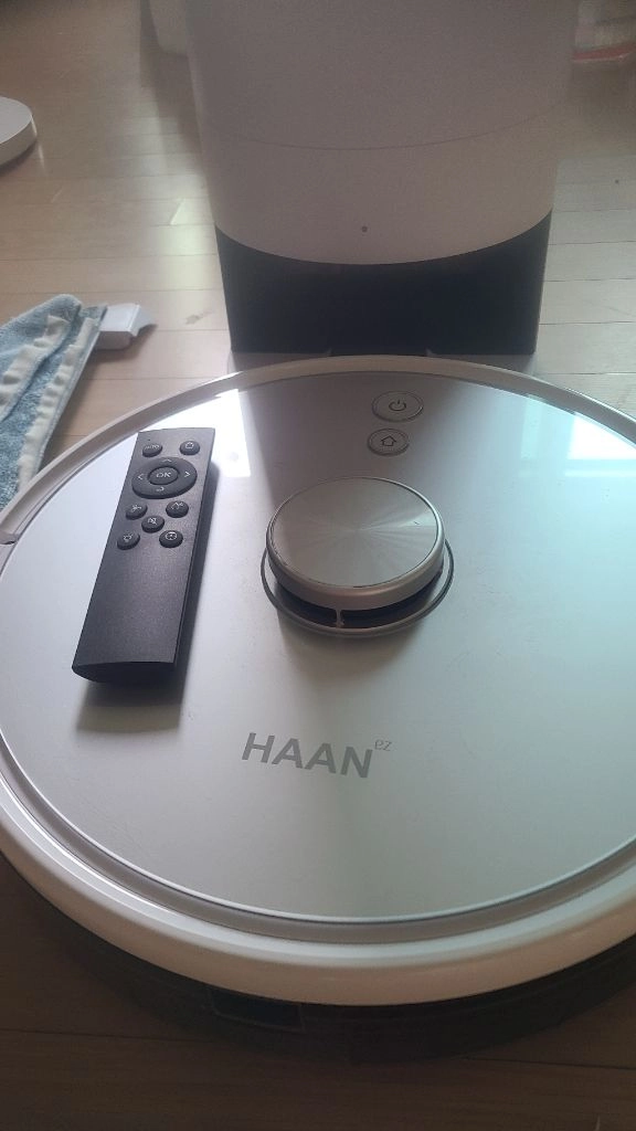 한경희 생활과학 로봇청소기 AREA H7 MAX 흡입식 물걸레 겸용 자동청소기 이미지