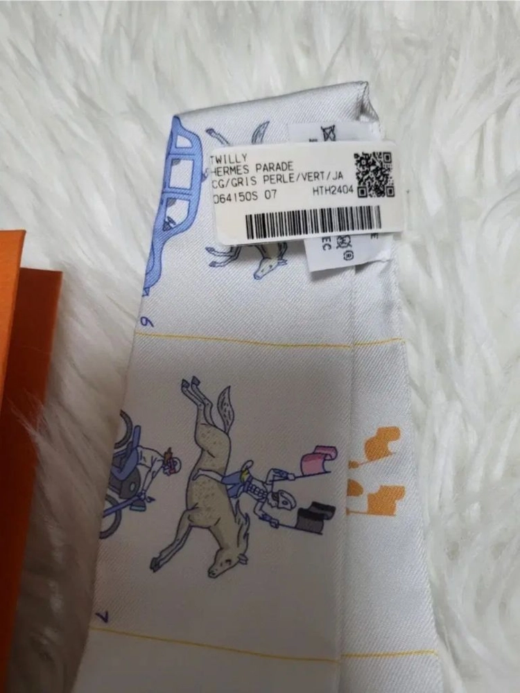 에르메스 트윌리 스카프 퍼레이드 트윌리 그리 빼를르/베르/죤 이미지