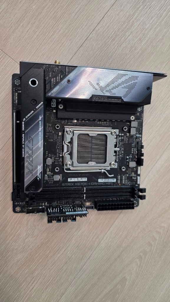 ASUS ROG STRIX X670E I GAMING WIFI ITX AM5 메인보드 - 안심되는 중고거래