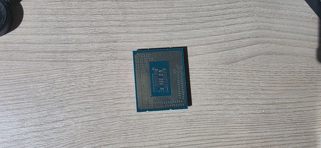 인텔 코어 i5-12400F CPU 이미지