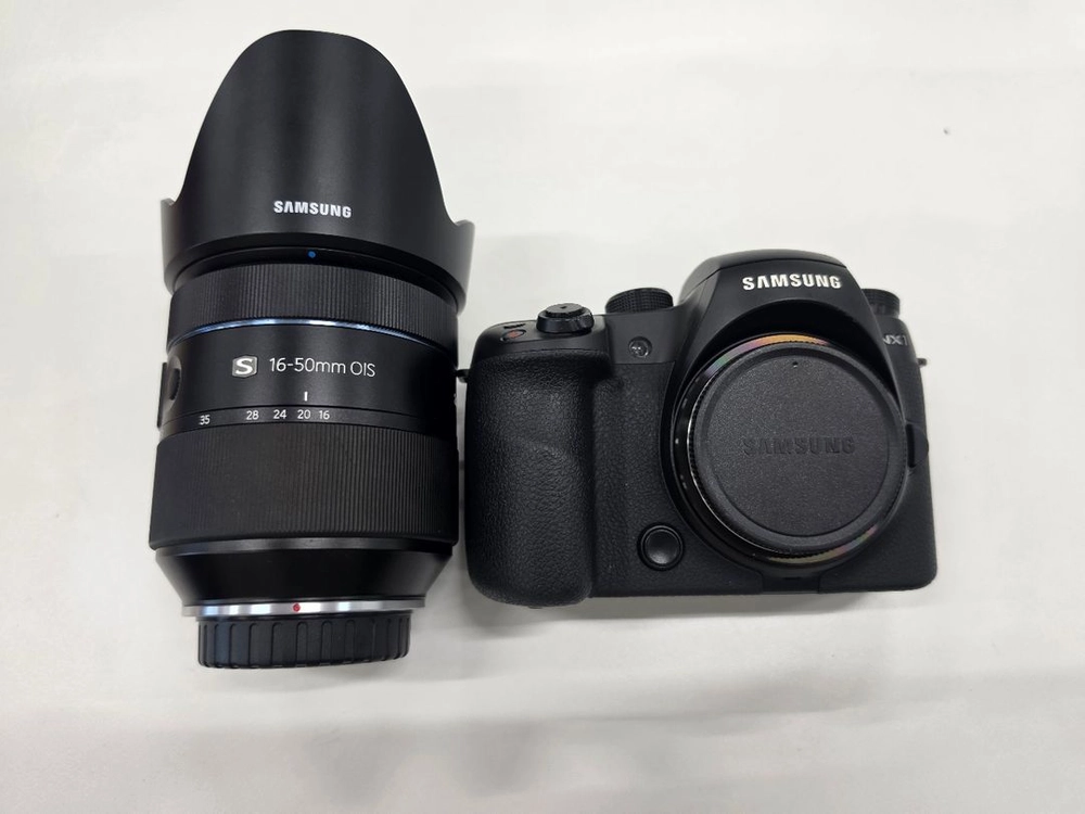 삼성 nx1 바디와 nx16-50mm f2-2.8 ois 슈퍼맨 s 16-50mm 렌즈 판매합니다 이미지