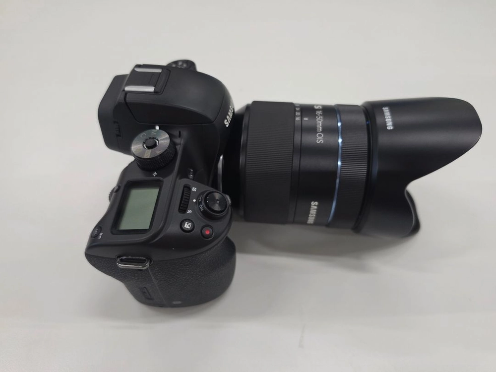 삼성 nx1 바디와 nx16-50mm f2-2.8 ois 슈퍼맨 s 16-50mm 렌즈 판매합니다 이미지