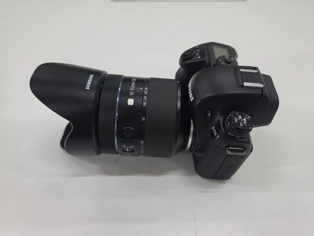 삼성 nx1 바디와 nx16-50mm f2-2.8 ois 슈퍼맨 s 16-50mm 렌즈 판매합니다 이미지