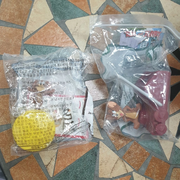 맥도날드 해피밀 톰과제리 피규어 이미지