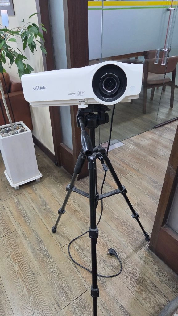 비비텍 D55BA 빔프로젝터, 깔끔한 화이트 이미지