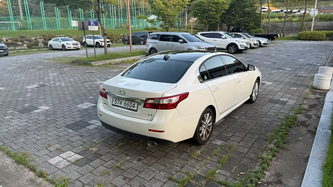 중형 세단 프리미엄 이미지