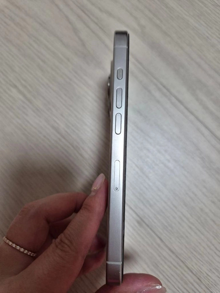 아이폰15프로 화이트 티타늄 256gb 이미지