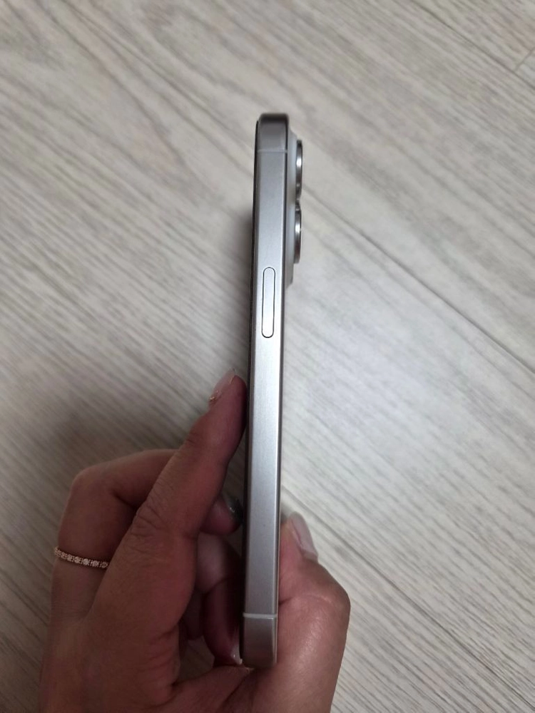 아이폰15프로 화이트 티타늄 256gb 이미지