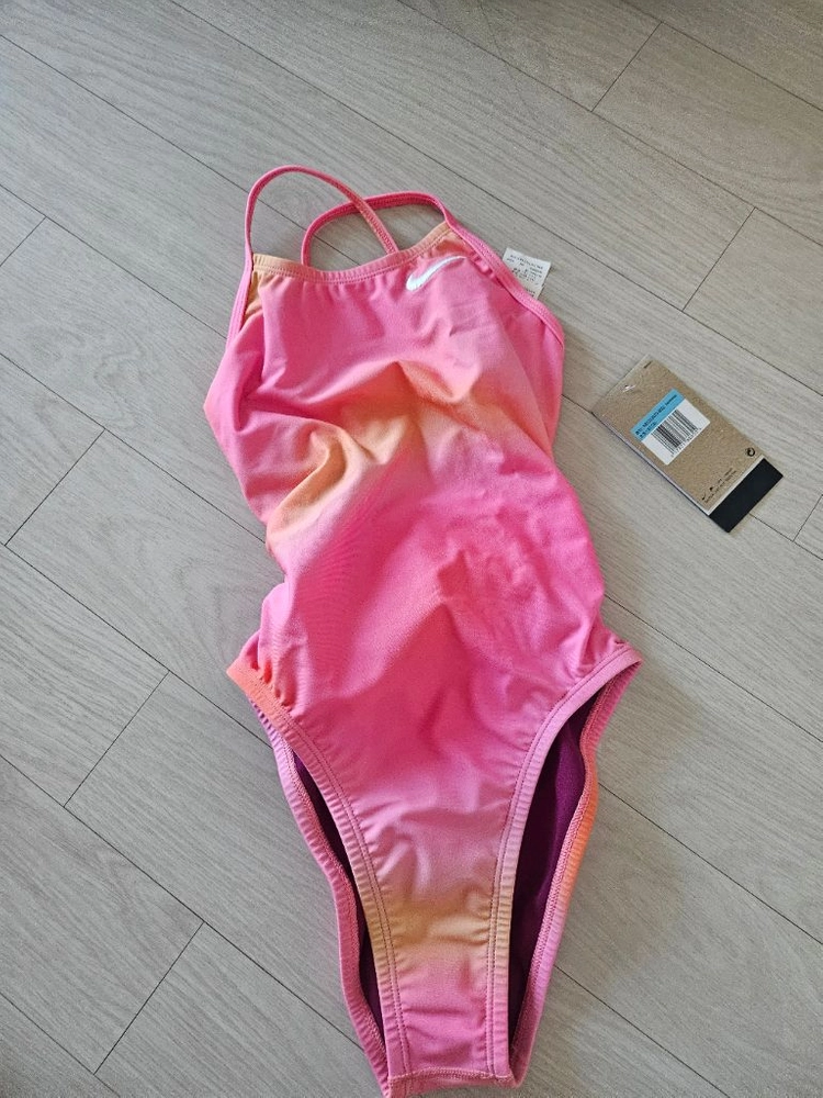 로투스 레이스업 이미지