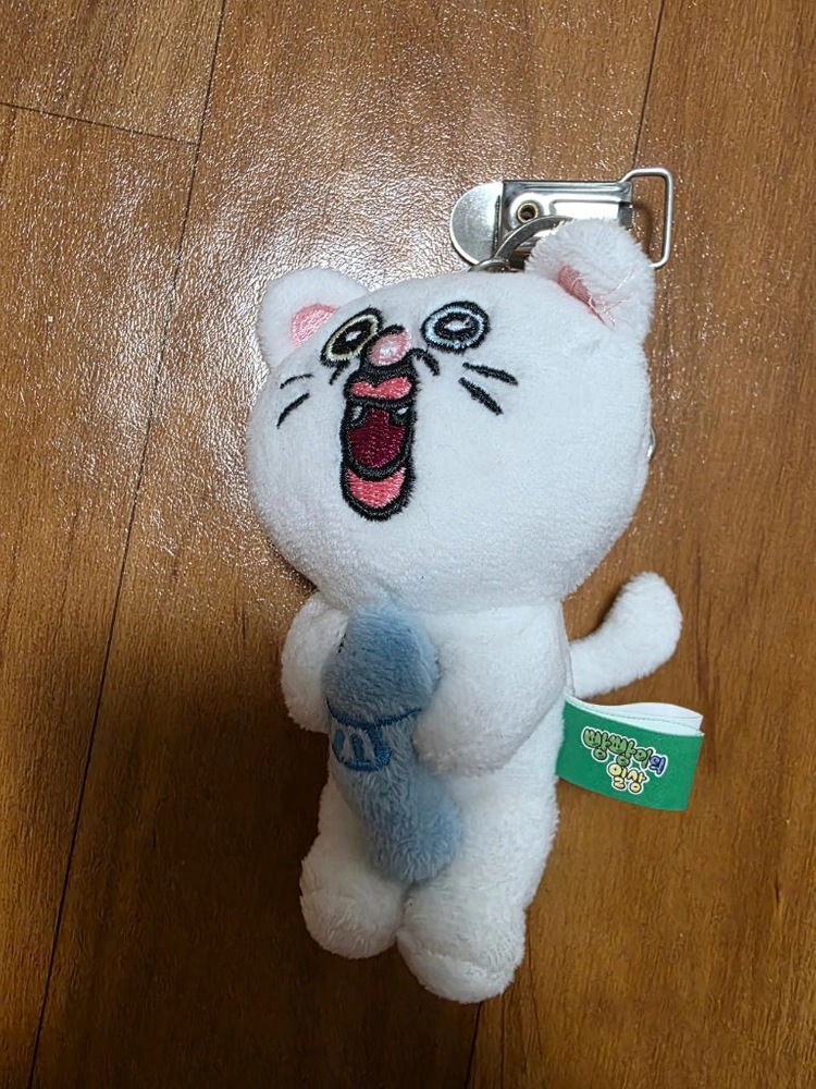 흰색 고양이 물고기 봉제인형 키링 이미지