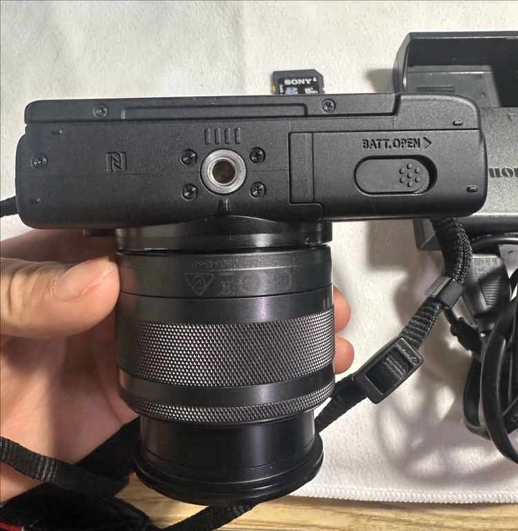 캐논 EOS M100 미러리스 카메라 15-45mm 렌즈 포함 이미지