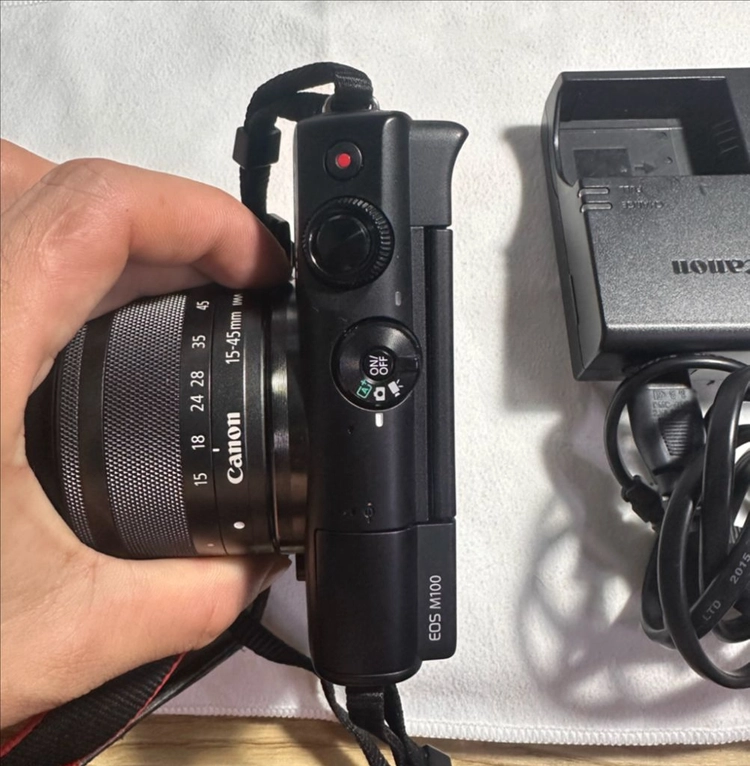 캐논 EOS M100 미러리스 카메라 15-45mm 렌즈 포함 이미지