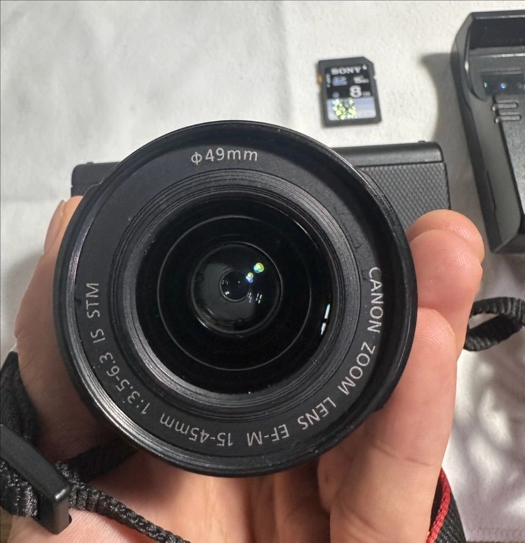 캐논 EOS M100 미러리스 카메라 15-45mm 렌즈 포함 이미지