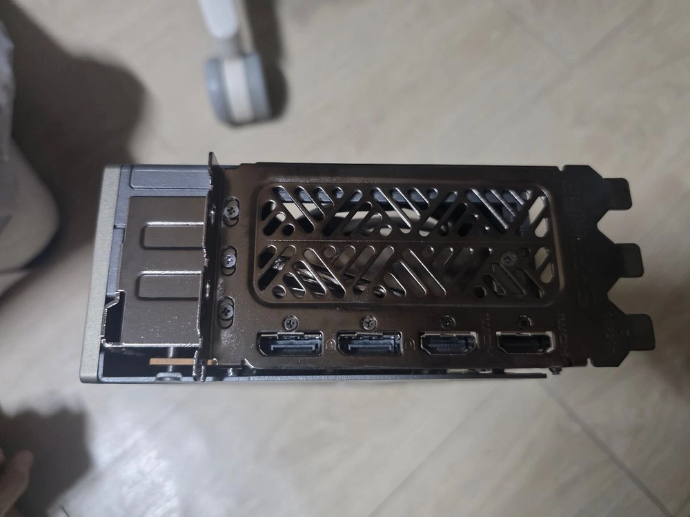 안전거래 RX 9070 16GB 사파이어 니트로 이미지