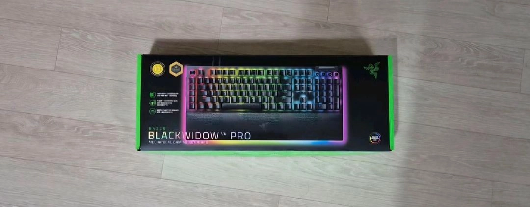 레이저 블랙 위도우 V4 PRO 게이밍 키보드 / RAZER 이미지