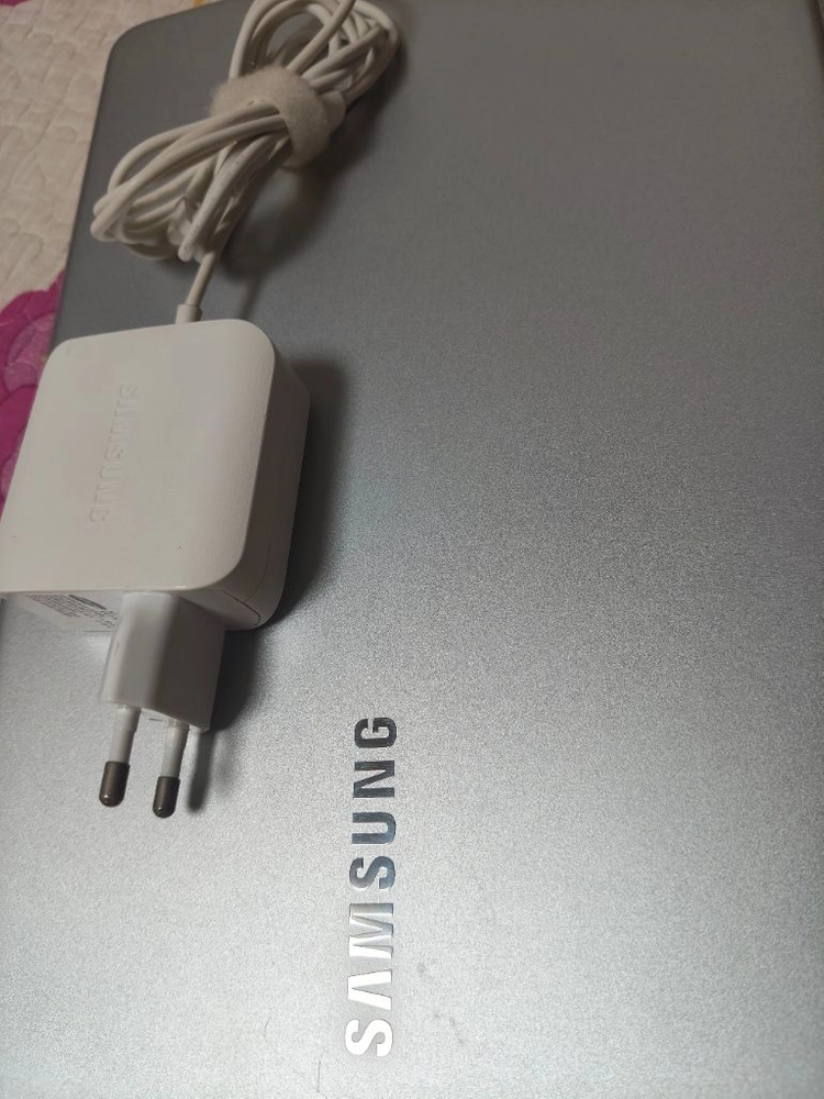 삼성 Notebook 9 (NT900X5N) i5 / 8GB / SSD 256GB / 가볍고 상태 양호 이미지