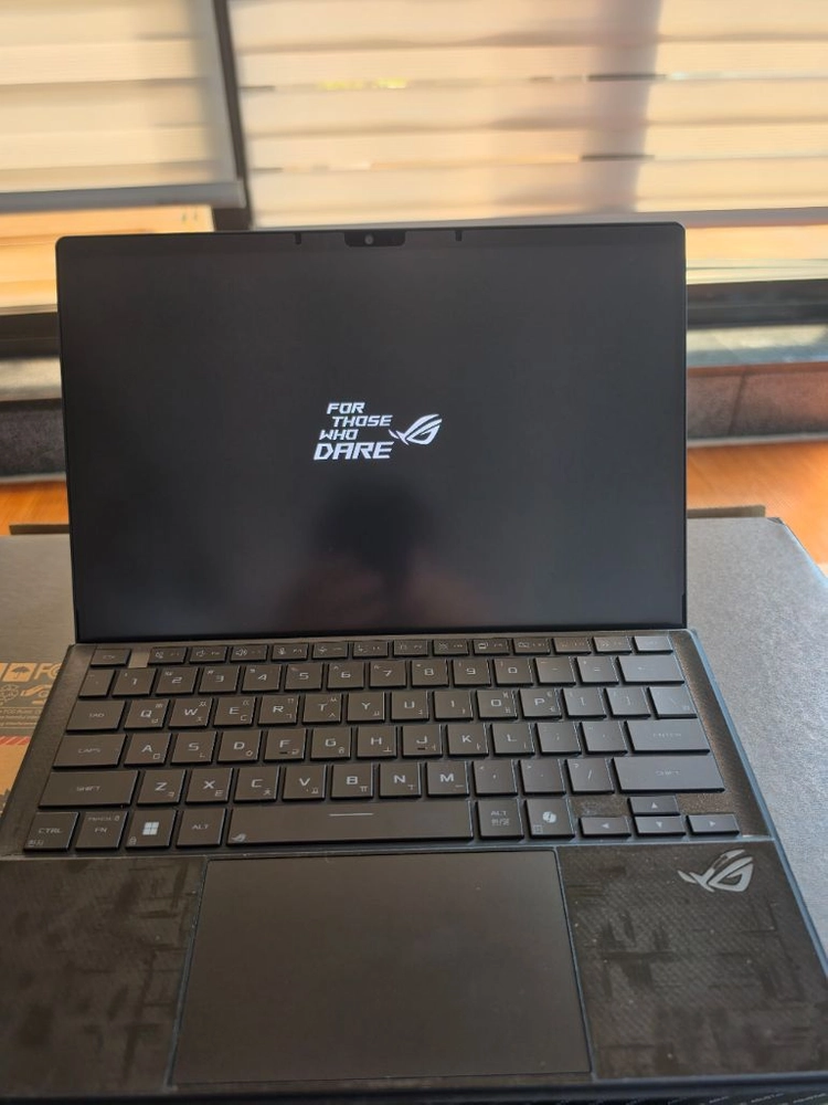 ASUS Z13 2025 AI MAX+395 (64GB RAM + 1TB SSD) 팝니다 이미지