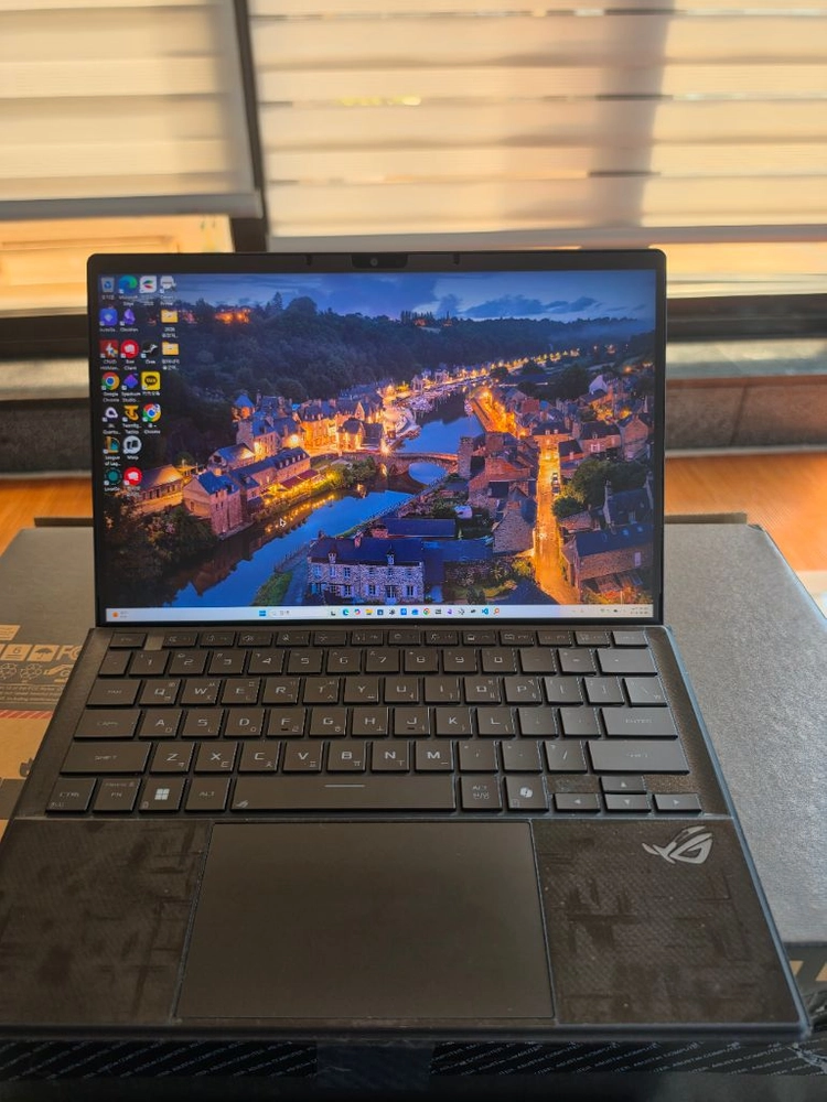 ASUS Z13 2025 AI MAX+395 (64GB RAM + 1TB SSD) 팝니다 이미지
