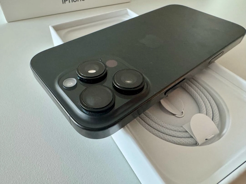 아이폰 16프로 256GB 블랙 자급제 이미지