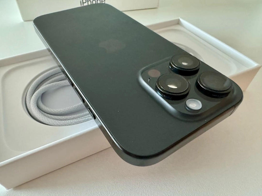 아이폰 16프로 256GB 블랙 자급제 이미지
