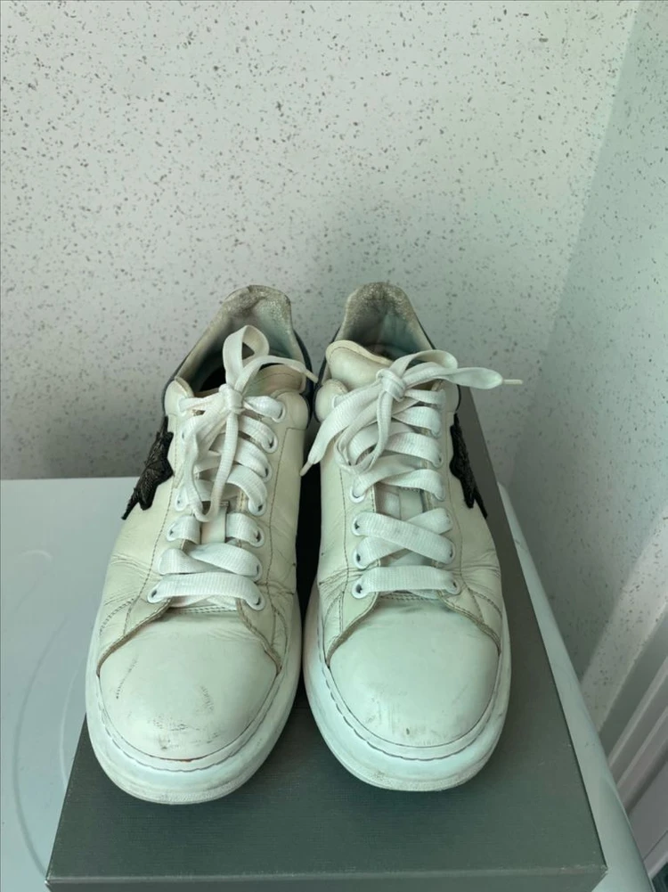 알렉산더 맥퀸 오버솔 스니커즈 42 / 441637 WHFBL 9086 / 자수 시즌 모델 이미지