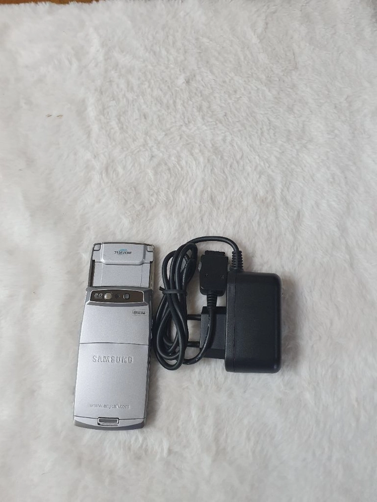 SPH-V9050 울트라슬림슬라이드폰 소장용 수집용24핀충전기 포함 이미지