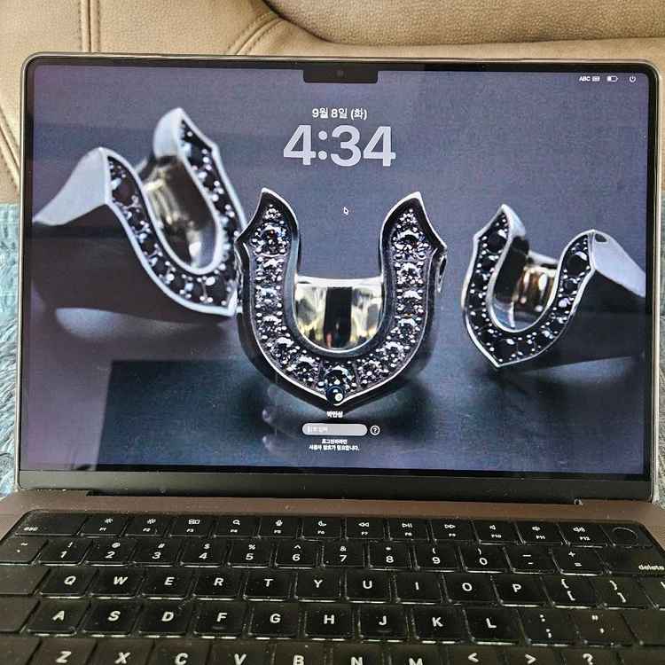 맥북 m1 pro 14인치 스페이스그레이 + 충전기, 노트북 가방 이미지