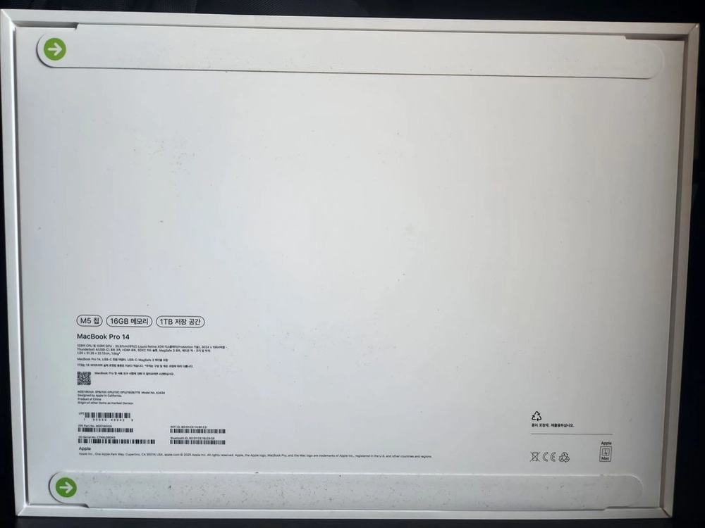 맥북 프로 14 M5 16GB/1TB 스페이스 블랙 미개봉 팝니다 이미지