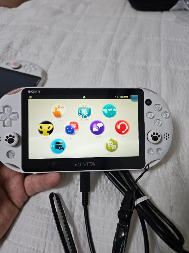 민트급PSVITA 2세대 화이트팝니다 이미지