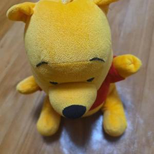 곰돌이푸 빨간티(가슴글씨) 봉제인형 이미지