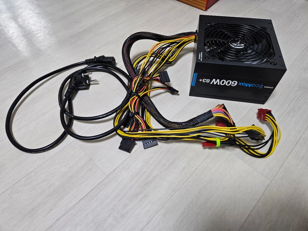 잘만 EcoMax 600W 83+ 컴퓨터 파워 팝니다. 이미지