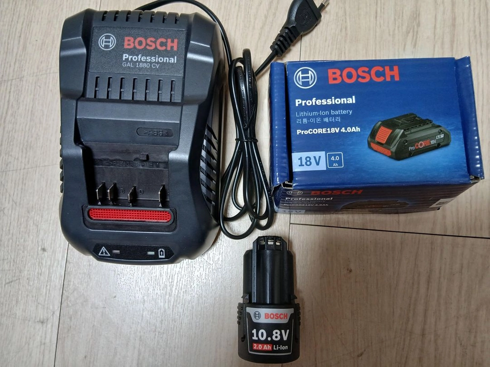 보쉬 정품 18v고속충전기+18v 프로코어 4암페어 밧데리 + 10.8V 2암페어 일괄팜/미사용 보관품 - 안심되는 중고거래