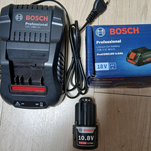 보쉬 정품 18v고속충전기+18v 프로코어 4암페어 밧데리 + 10.8V 2암페어 일괄팜/미사용 보관품 이미지