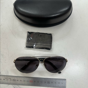 구찌 GG2887/S UZAJJ 정품 보잉 블랙 골드 메탈 선글라스 케이스 풀세트 왼쪽 다리 사용감 있음 팝니다 이미지