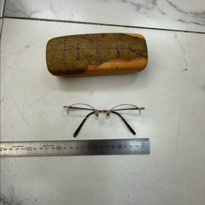 시중에 매물이 거의 없고 구하기 힘든 극희귀 소장 가치 높은 마이클 코어스 M-7037 골드 하프프레임 오리지널 이미지