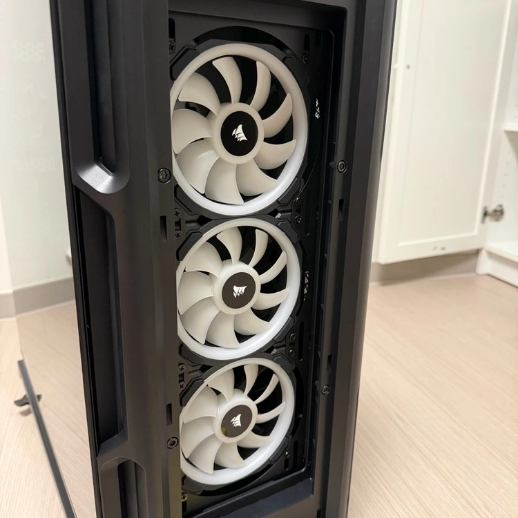 커세어 5000T RGB 블랙 케이스 이미지