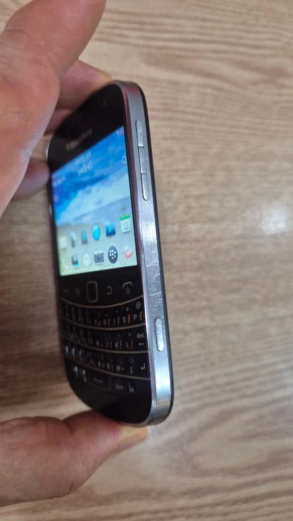 블랙베리 Bold 9900 중고 판매합니다 이미지