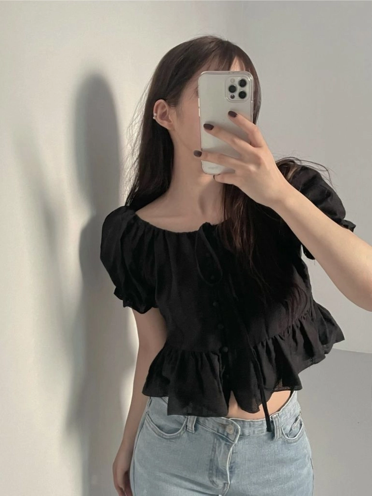 니어웨어 버블리 퍼프 반팔 블라우스 블랙 리본 콩단추 펀칭 레이스/ 프렌치오브 피터앤웬디 가내스라 프리티영띵 미엘 이미지