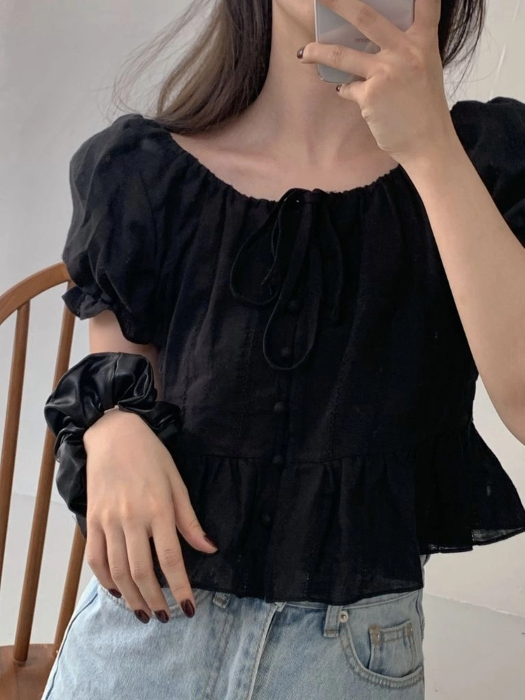 니어웨어 버블리 퍼프 반팔 블라우스 블랙 리본 콩단추 펀칭 레이스/ 프렌치오브 피터앤웬디 가내스라 프리티영띵 미엘 이미지