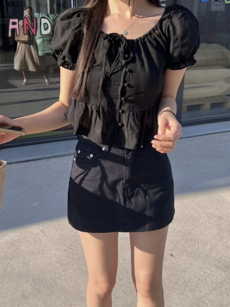 니어웨어 버블리 퍼프 반팔 블라우스 블랙 리본 콩단추 펀칭 레이스/ 프렌치오브 피터앤웬디 가내스라 프리티영띵 미엘 이미지
