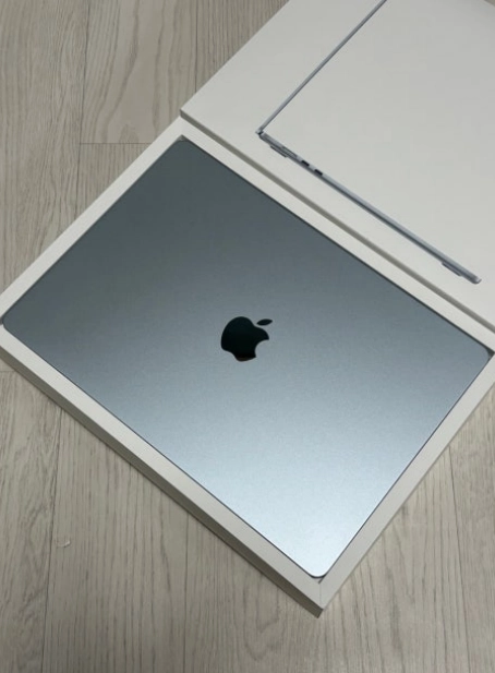Apple 맥북 에어 15 M5 단순 개봉 - 안심되는 중고거래