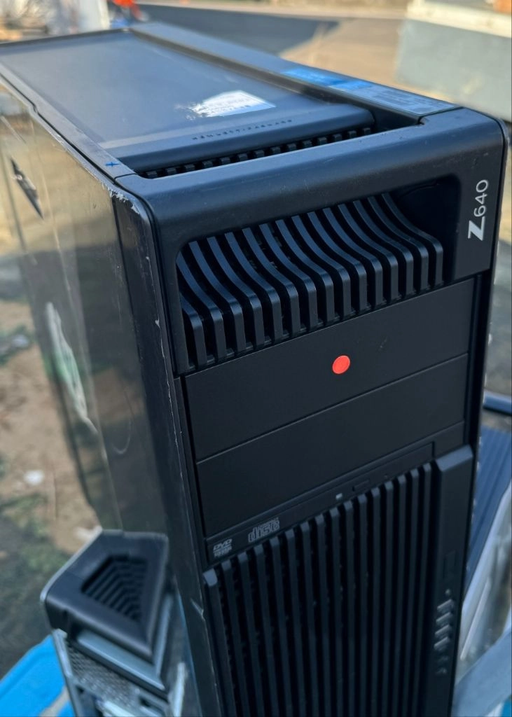 HP Z640 14코어 28쓰레드 8기가램 반본체 워크스테이션 이미지