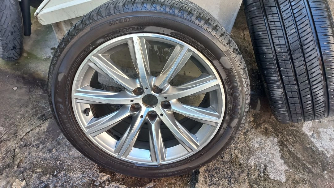 BMW G30 5시리즈 순정18인치휠 타이어 세트 245 45 18 이미지