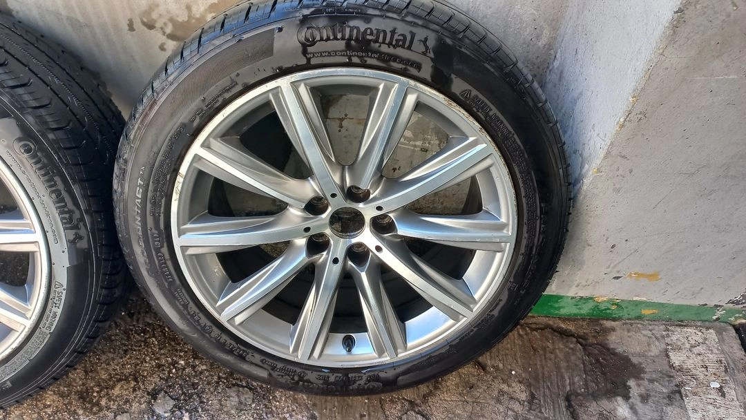 BMW G30 5시리즈 순정18인치휠 타이어 세트 245 45 18 이미지