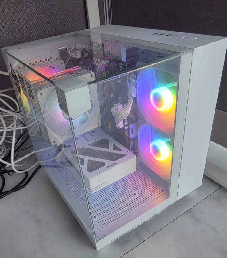 라이젠 5 7500F / RTX 5060 화이트 감성 이미지