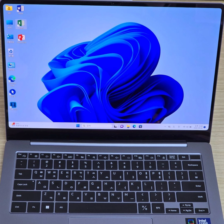삼성 울트라7 1TB 노트북 NT940XGQ-A71AG 화면 터치가능 이미지