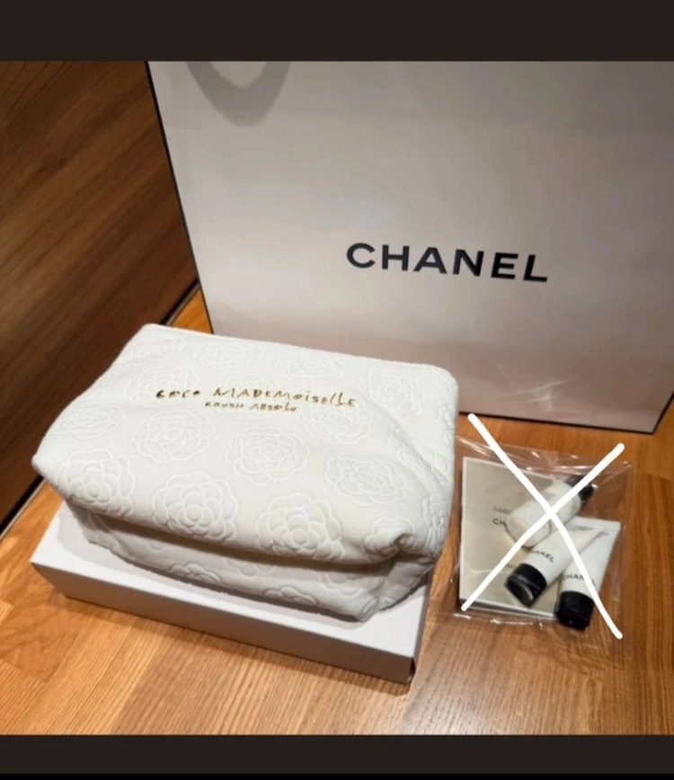 샤넬 뷰티 까멜리아 화이트 코코크러쉬 벨벳 파우치(금장/화이트 컬러) 이미지